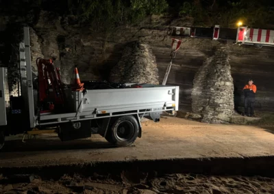 24 hour truck rescue, vehicle rescue, car rescue with towing from franna crane